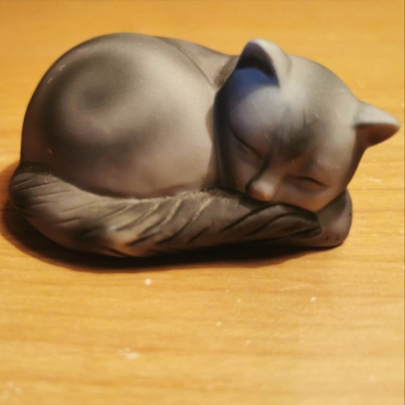 Sleeping Cat Figurine - Picture 6 of 7
